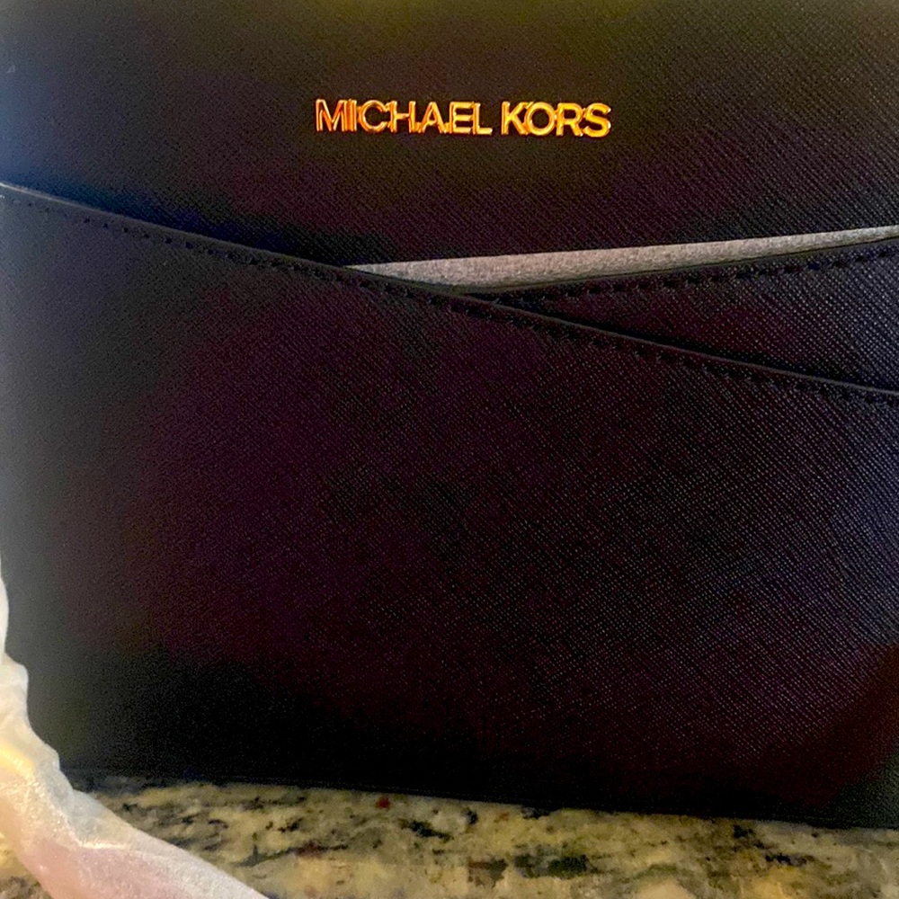 Michael Kors jet set travel, medium leather X cross dome Crossbody